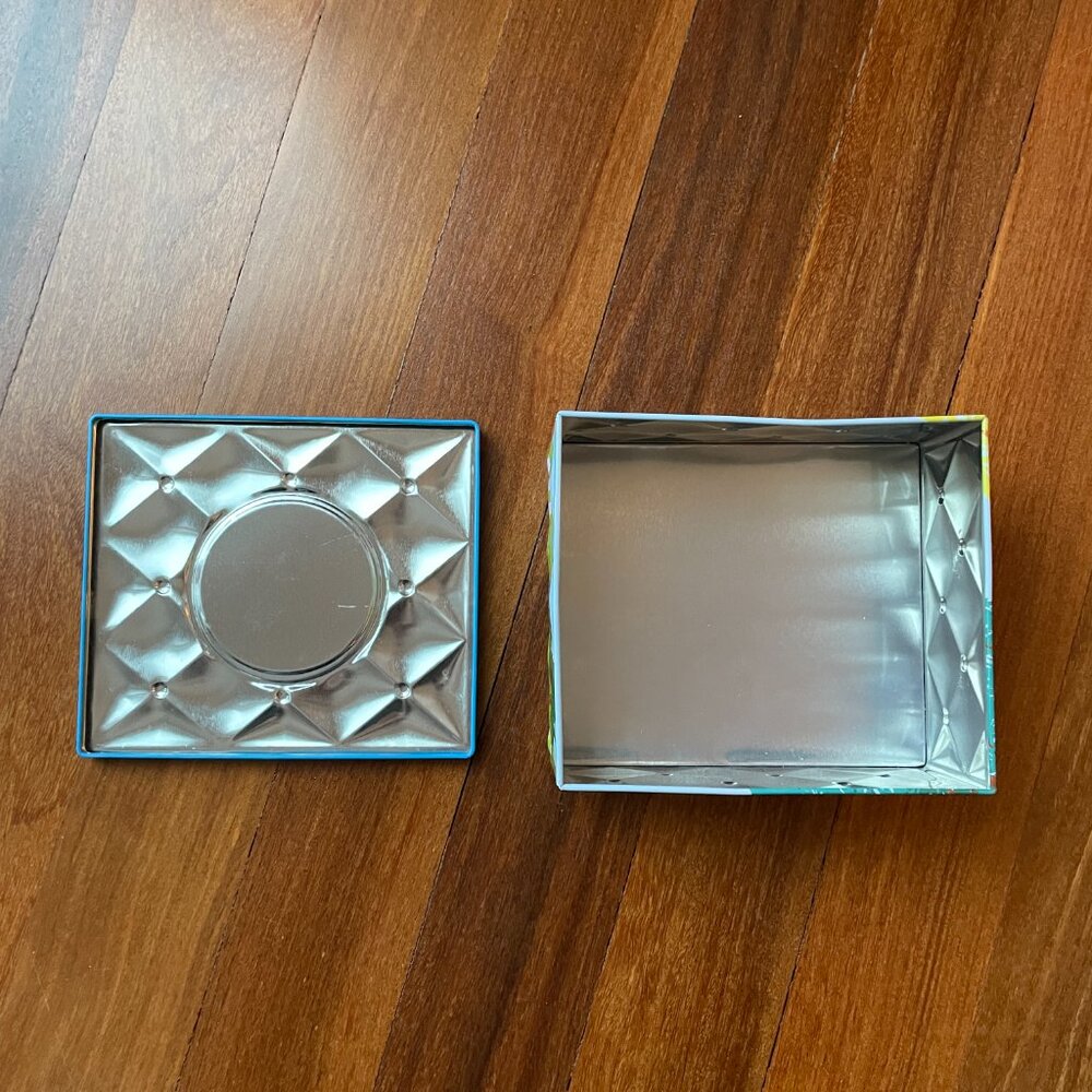 Unique "Quilted" Metal Rectangle "Spring Tea" Tin - Picture 5 of 5
